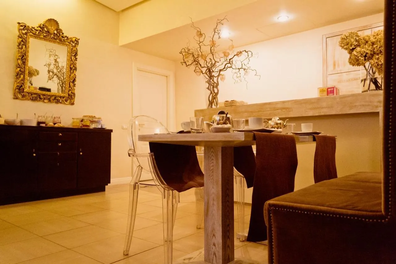 Caput Mundi Suite Rome 0*,